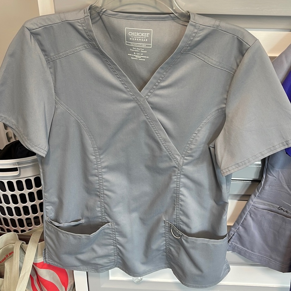 Cherokee scrub top for Women